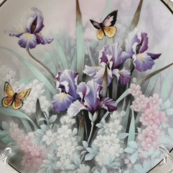 Topaz Beauties plate by Tan Chun Chiu signed - Picture 2 of 5